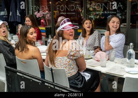 New York, USA. 12th June, 2021. Al fresco dining in Chelsea in New York on Saturday, June 12, 2021. (ÂPhoto by Richard B. Levine) Credit: Sipa USA/Alamy Live News Stock Photo
