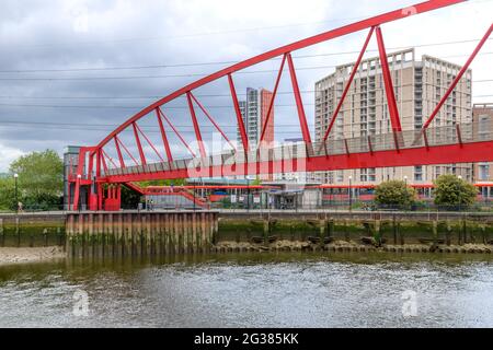 London City Island is served by Canning Town station on the Docklands Light Railway (DLR) and the Jubilee Line of the London Underground network. Stock Photo