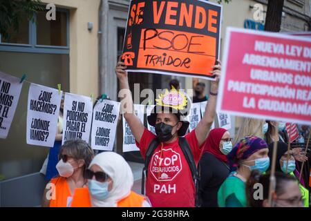 Madrid, Spain. 14th June, 2021. Dozens of people summoned by the Tenants Union protest in front of the headquarters of the PSOE to request that the price of rents be regulated. (Photo by Fer Capdepon Arroyo/Pacific Press) Credit: Pacific Press Media Production Corp./Alamy Live News Stock Photo