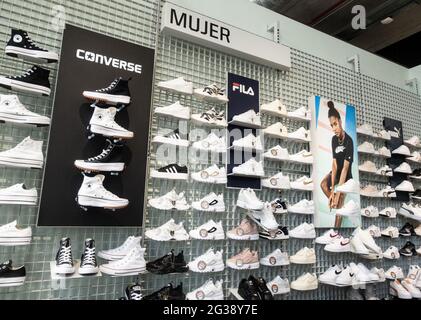 Vamos alto Cría Jd sports store interior hi-res stock photography and images - Alamy