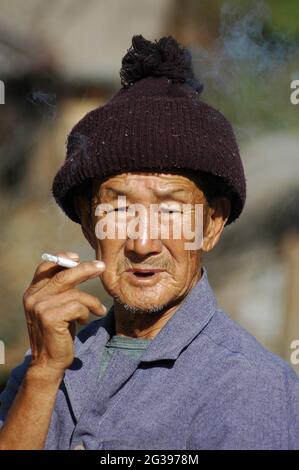 Zhi Xiaoyi one of the few surviving Kuomintang soldiers residing in Tam-ngob Village. Chiang Mai, Thailand. December 10, 2007.. Stock Photo