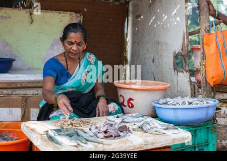 Indian female fishmonger selling fish in marketplace, Agonda, Goa, India Stock Photo