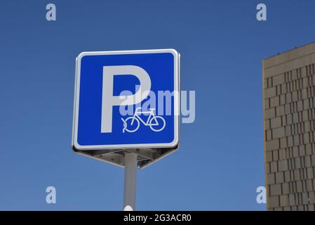 Luxemburg, Luxembourg. 13th June, 2021. Sign, traffic sign parking space for bicycles Credit: Horst Galuschka/dpa/Alamy Live News Stock Photo