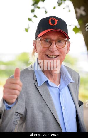 Hamburg, Germany. 15th June, 2021. Otto Waalkes, comedian, actor and director, photographed during a press event. Credit: Jonas Walzberg/dpa/Alamy Live News Stock Photo