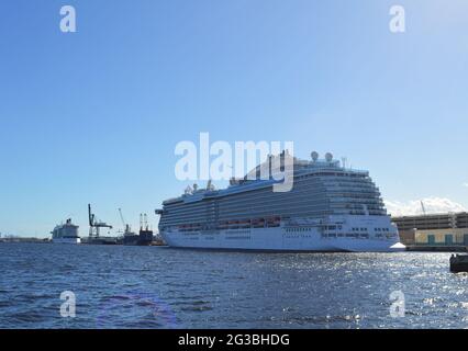 Royal Princess cruise line docking at Fort Lauderdale port Stock Photo