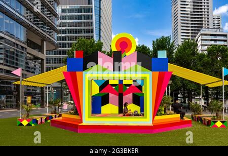 LONDON ENGLAND MONTGOMERY SQUARE CANARY WHARF THE SUN PAVILION BY MORAG MYERSCOUGH Stock Photo