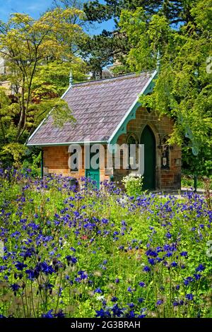 UK, North Yorkshire, Harrogate, Valley Gardens, Old Magnesia Well Pump Room Stock Photo