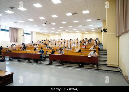 Malaga, Spain. 15th June, 2021. Students are seen writing an exam, known as 'selectividad' at Facultad de Medicina. University Entrance Exams Begin In Andalucia. Credit: SOPA Images Limited/Alamy Live News Stock Photo