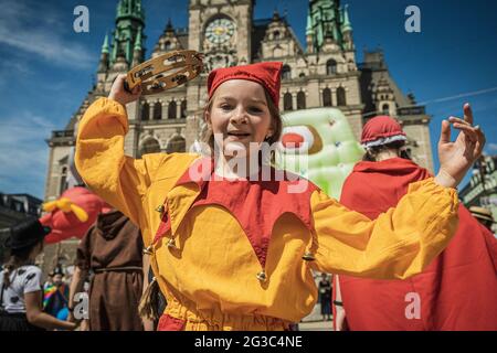 Liberec, Czech Republic. 15th June, 2021. Festival Materinka of Professional Puppet Theatres with performances for pre-school children organized by Naive Theatre Liberec in Liberec, Czech Republic, June 15, 2021. Credit: Radek Petrasek/CTK Photo/Alamy Live News Stock Photo