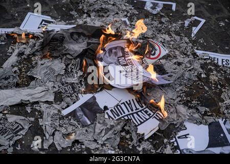 Barcelona, Spain. 15th June, 2021. Portraits of the King of Spain Felipe VI are seen burned on the floor of Plaza Sant Jaume.Demonstrators in favor of the independence of Catalonia have protested against the Spanish monarchy by burning the portrait posters of King Felipe VI in Plaza Sant Jaume after the announcement of King Felipe VI''s visit to Barcelona tomorrow at a businessmen meeting. Credit: SOPA Images Limited/Alamy Live News Stock Photo