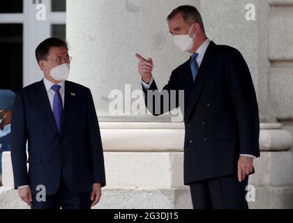 Madrid, Spain. 15th June, 2021. Spain's King Felipe VI (R) receives the President of the Republic of Korea (ROK) Moon Jae-in at the Royal Palace in Madrid, Spain, on June 15, 2021. Credit: Juan Carlos Rojas/Xinhua/Alamy Live News Stock Photo