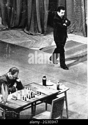 English: F. J. Marshall - R. Reti, Moscow 1925 chess tournament, 2nd round  (11th november) Русский: Ф. Д. Маршалл - Р. Рети, 1-й московский  международный шахматный турнир, 1925, 2-й тур (11