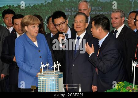 Kanzlerin Merkel und Chinas Premierminister Wen Jiabao auf der Hannover Messe 2012 Stock Photo