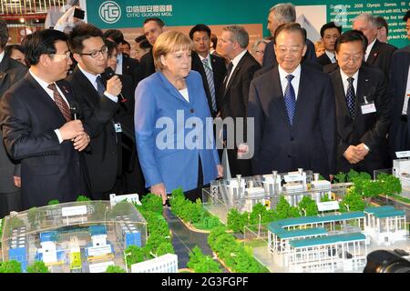 Kanzlerin Merkel und Chinas Premierminister Wen Jiabao auf der Hannover Messe 2012 Stock Photo