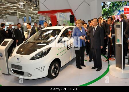 Kanzlerin Merkel und Chinas Premierminister Wen Jiabao auf der Hannover Messe 2012 Stock Photo