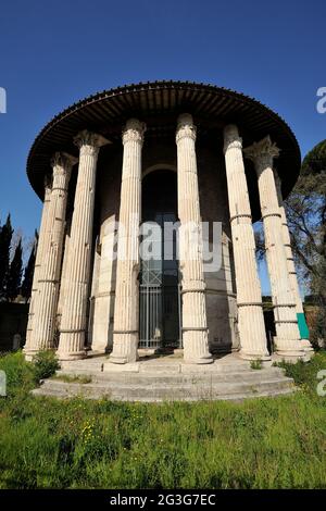 italy, rome, forum boarium, temple of hercules victor, also called temple of vesta (2nd century BC)