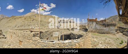 Scenic panorama of an old village in valley in Dolpo region in Nepal Stock Photo