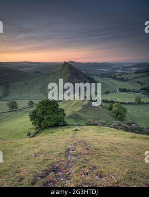 A beautiful sunrise at Chrome Hill in the Peak District.The Dragon's Back range are often cited as the only true peaks in the Peak District Stock Photo