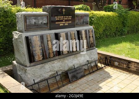 Memorial to coalminers who died at Grimethorpe Colliery, Grimethorpe village, South Yorkshire, UK. Stock Photo