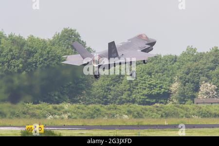 LEEUWARDEN, THE NETHERLANDS -MAY 26: F-35 fighter during it's first test in Europe on May 26,2016 in Leeuwarden. It is the world Stock Photo