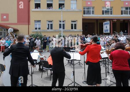 Bucharest, Romania. 16th June, 2021. Members of a classical musical band perform for medical workers in Bucharest, Romania, on June 16, 2021. The band performed to thank medical workers fighting the COVID-19 pandemic in Bucharest on Wednesday. Credit: Cristian Cristel/Xinhua/Alamy Live News Stock Photo