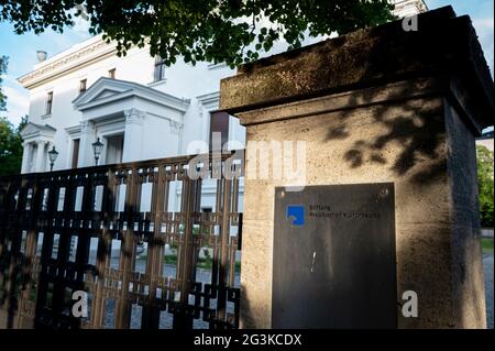 Berlin, Germany. 15th June, 2021. The Villa von der Heydt, seat of the president and the head office of the Prussian Cultural Heritage Foundation (SPK). (To dpa 'BGH negotiates again on embedding digital media by framing') Credit: Fabian Sommer/dpa/Alamy Live News Stock Photo