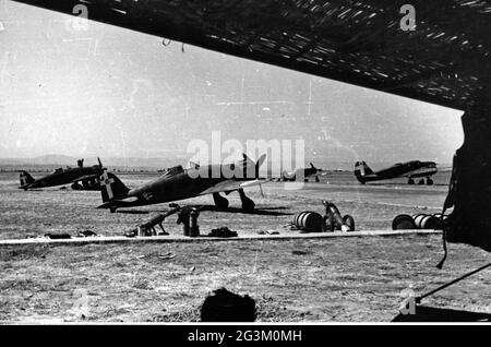 Second World War / WWII, aerial warfare, fighters Macchi C.200 Saetta of the Italian Air Force on an airbase, October 1940, EDITORIAL-USE-ONLY Stock Photo