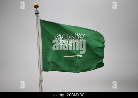 Riyadh, Saudi Arabia: Saudi national flag flies above the famous Masmak ...
