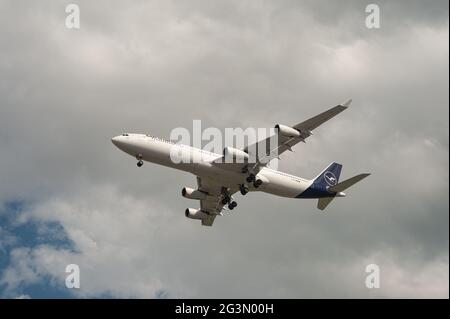 '07.04.2021, Singapore, , Singapore - A Lufthansa passenger aircraft of the type Airbus A340-300 with the registration D-AIGX and the name Rheine on a Stock Photo