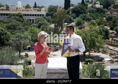 (210617) -- ATHENS, June 17, 2021 (Xinhua) -- Greek Prime Minister Kyriakos Mitsotakis (R) and European Commission President Ursula von der Leyen attend the presentation event of the Recovery and Resilience Plan dubbed 'Greece 2.0' in Athens, Greece, on June 17, 2021. The economic recovery plan of Greece has been endorsed by the European Union (EU), according to an official announcement on Thursday. Greece will receive 30.5 billion euros (36.4 billion U.S. dollars) from 2021 to 2026 (17.8 billion euros in grants and 12.7 billion euros in loans), according to the Recovery and Resilience Plan Stock Photo