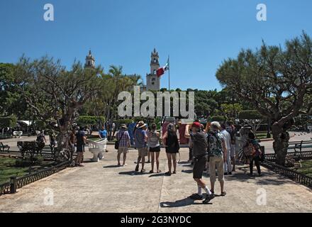 Group of tourists on the plaza de la independencia in merida mexico Stock Photo
