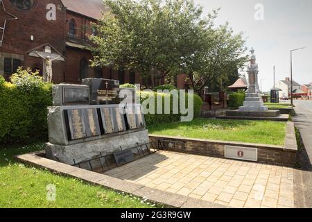 Memorial to coalminers who died at Grimethorpe Colliery, Grimethorpe village, South Yorkshire, UK. Stock Photo