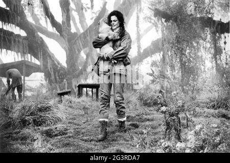 GORILLAS IN THE MIST UNIVERSAL PICTURES/WARNER BROS SIGOURNEY WEAVER as ...