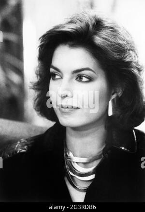 NOTHING IN COMMON (1986) SELA WARD, TOM HANKS NOTC 004 Stock Photo - Alamy