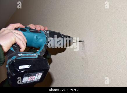 Impact drill concrete discount wall