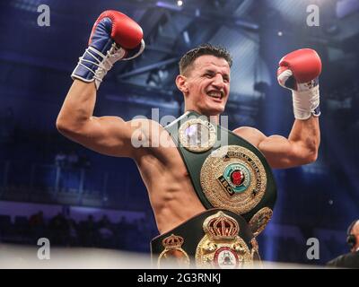 WBA Interim IBO Light Heavyweight Champion Robin Krasniqi Boxing Photo - Alamy