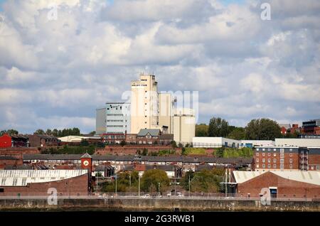 View of Archer Daniels Midland flour processing plant from the River Mersey Stock Photo