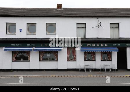 The Bramley Moore pub on Regent Road at Liverpool Dockside Stock Photo