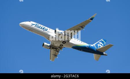 Everett, WA, USA - June 16, 2021; An Alaska Horizon Embraer ERJ 170 climbing from Snohomish County Airport against a blue sky. Stock Photo