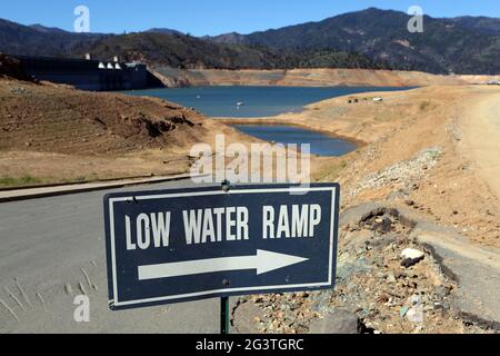 Oroville, California, USA. 12th Oct, 2014. A sign reading ''Low Water Ramp'' directs cars to a spot where they can launch their boats during extremely low water levels at Lake Oroville as a severe drought continues to affect California in 2014. It was only two years ago that the receding waters of Lake Oroville, California's second largest reservoir, located about 70 miles north of Sacramento, became the defining image of the state's historic drought. On Feb 12, 2017 water poured over the Oroville dam's emergency spillway for the first time in its history due to heavy rain storms and high sno Stock Photo