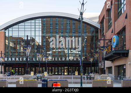 Bankers Life (now Gainbridge) Fieldhouse, home of the Indiana Pacers / Fever, is an NBA / WNBA stadium in downtown Indianapolis, Indiana, USA. Stock Photo