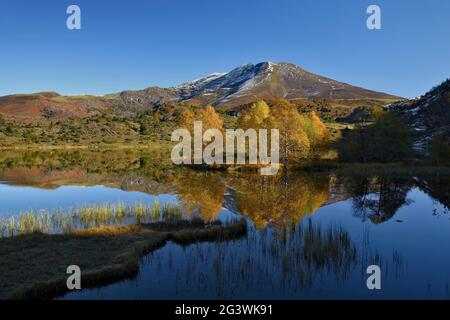 FRANCE. ARIEGE (09) ARIEGE PYRENEES MOUNTAINS. ETANG DE LERS IN THE FALL Stock Photo