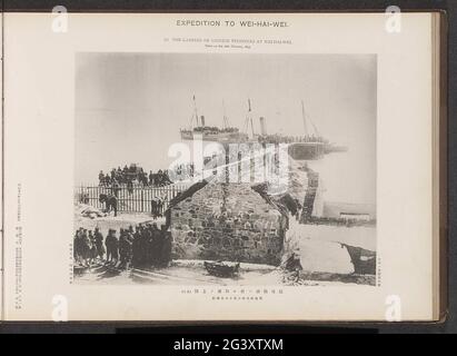 The landing of Chinese prisoners at Wei-Hai-Wei. . Stock Photo