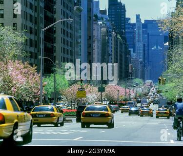 2006 HISTORICAL YELLOW TAXI CABS PARK AVENUE MIDTOWN MANHATTAN NEW YORK CITY USA Stock Photo