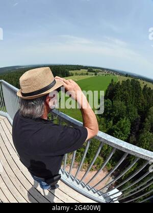 Baden-Wuerttemberg, Germany. June 18 2021: A visitor to the Himmelsglück observation tower is on the top platform. After just over a year of construction, the new tourist highlight of the community was opened. Photo: Uli Deck/dpa Credit: dpa picture alliance/Alamy Live News Stock Photo