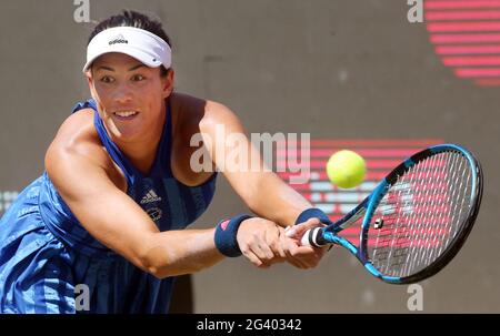 Berlin, Germany. 18th June, 2021. Tennis: WTA Tour, Singles, Quarterfinals Muguruza (Spain) - Cornet (France) at Steffi Graf Stadium. Garbine Muguruza plays a backhand. Credit: Wolfgang Kumm/dpa/Alamy Live News Stock Photo