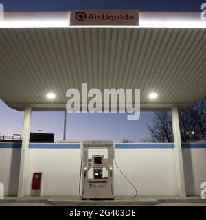 Hydrogen filling station, one of the 91 H2 filling stations in Germany today, Duesseldorf, Germany Stock Photo