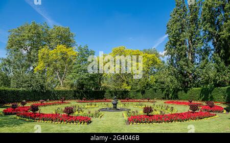 Circular garden in summer Queen Mary's Garden Regents Park London Stock Photo