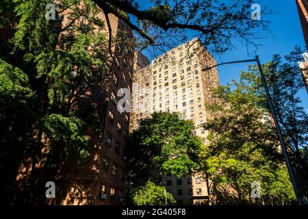 New York, USA. 16th June, 2021. The NYCHA Elliot Houses complex of apartments in Chelsea in New York on Wednesday, June 16, 2021. (ÂPhoto by Richard B. Levine) Credit: Sipa USA/Alamy Live News Stock Photo