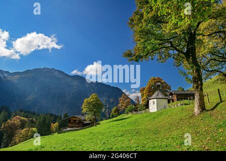 Bergbauernsiedlung Gerstruben with Himmelschrofen in the background, Gerstruben, Allgäu, Allgäu Alps, Swabia, Bavaria, Germany Stock Photo